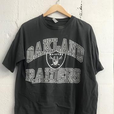 Vintage 90's Oakland Raiders tee. Cool graphic! XL 2214 