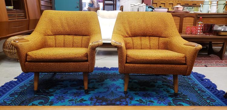Orange Atomic Mid-century Modern Pair of Chairs