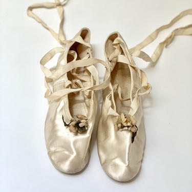 1920s Satin ballet slippers / Antique Dance Shoes bridal Wedding 