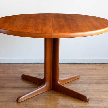 Vintage MCM Danish Modern Round Teak Expandable Dining Table 