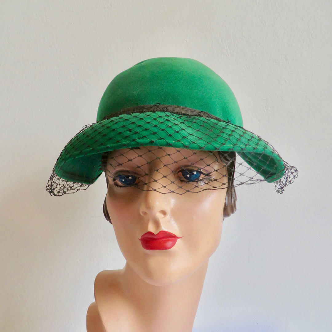 1930's 1940's Tilt Hat Deep Rich Black Wool Felt with a Cluster of Emerald Green Feathers