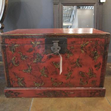 VINTAGE CHINESE TRUNK