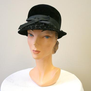 1960s Black Wool Felt Hat with Grosgrain Band and Bow 
