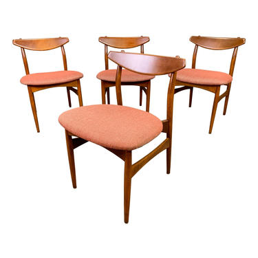 Vintage Mid Century Modern Dining Chairs. Set of Four. 