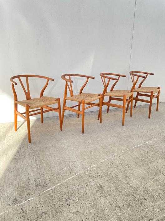 Hans Wegner Wishbone Chairs \/ Set of 4