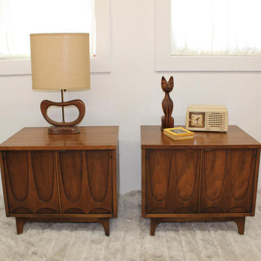 Mid Century Modern Broyhill brasilia nightstands / end tables / side tables set of (2) 