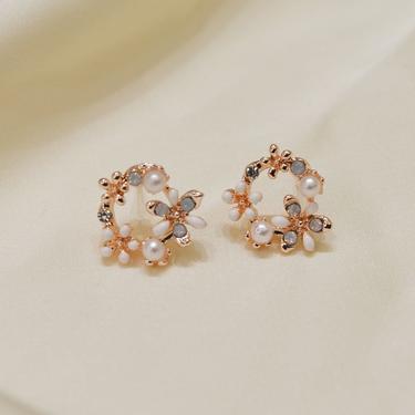 rose gold Flower stud earrings, Wreath stud earrings, floral stud earrings, sakura earrings, rose stud earrings,  dainty stud earrings E028 