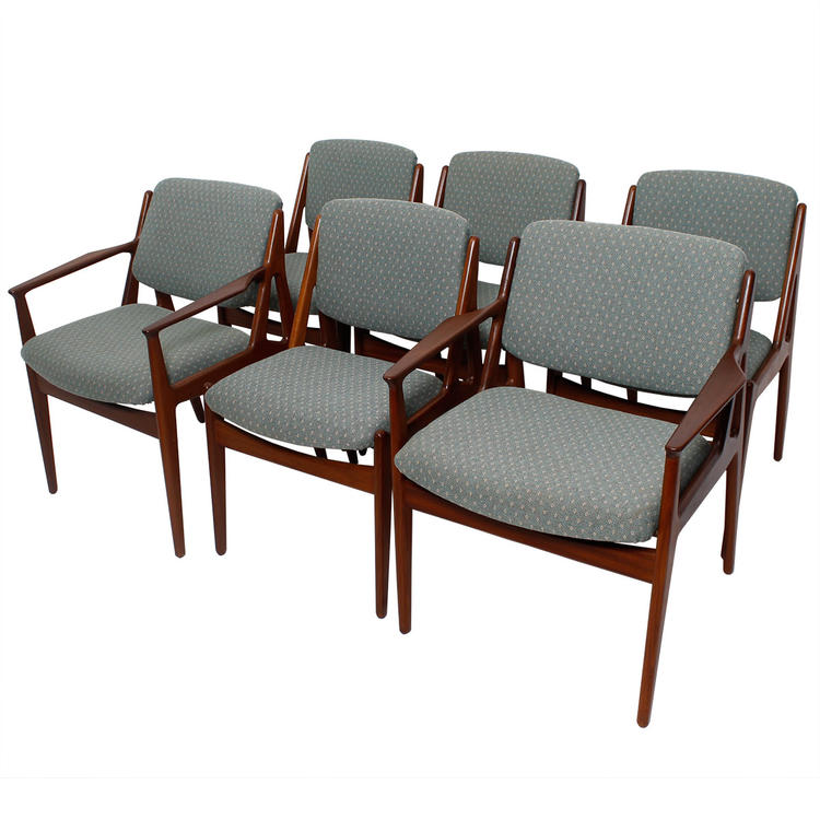 Set of 6 (2 Arm + 4 Side) Pivot Back Dining Chairs by Arne Vodder