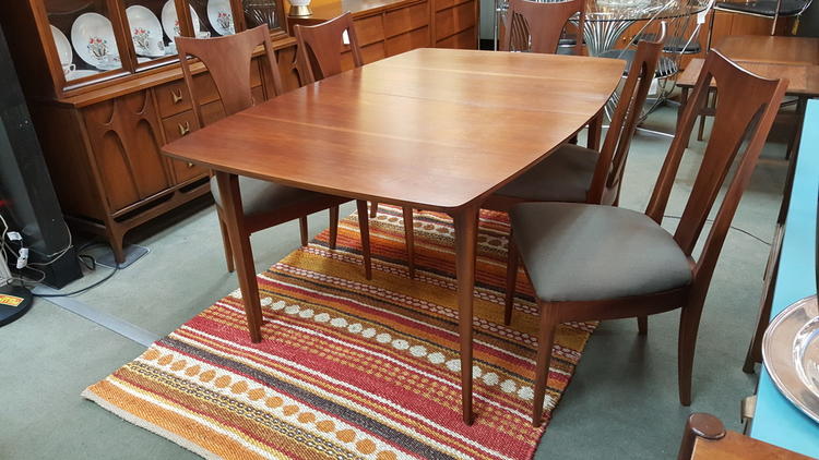 Mid-century American walnut dining table with extension from the Brasilia collection by Broyhill