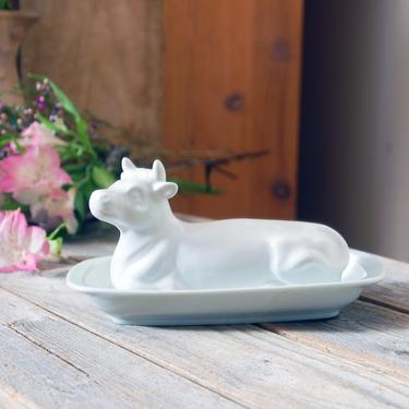 Vintage cow butter dish / white cow dish / butter holder / farmhouse kitchen decor / whimsical butter dish / cow serving dish 