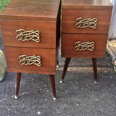 Vintage Mid Century Modern Pyramid Shape Nightstands Large Bow Butterfly Pulls Bedroom Set Tall Dresser, Low Chest, Side Table Brass Legs 