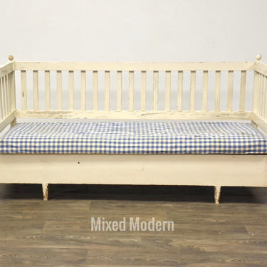 18th Century White Swedish Daybed Bench Sofa 