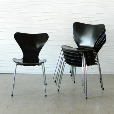 HA-16029 Set of Six Arne Jacobsen 7 Chairs circa 1970s