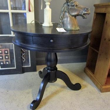 BLACK PAINTED ROUND PEDESTAL TABLE