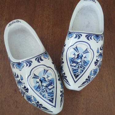 VINTAGE Blue Delft Wooden Clog//  Authentic Holland Blauw Wooden Shoe//  Blue Delft Decor// Made in Holland// Dutch Shoes// Windmill Decor 