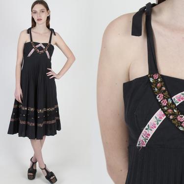 Vintage 70s Black Floral Dress / Adjustable Tie Shoulder Festival Dress / High Waisted Pleated Full Tiered Skirt Mini Dress 