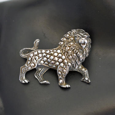 Fabulous 40's sterling marcasite lion bling brooch, detailed 925 silver pyrite bedazzled abstract realistic roaring Leo right facing pin 