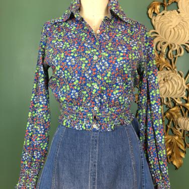 1970s cropped blouse, ship n shore, vintage 70s top, belly shirt, blue floral cotton, hippie style, mod, size small, shirred smocked, 26 27 