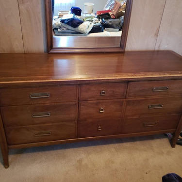 Free Shipping Within US- Lane Mid Century Modern Dresser Chest of Drawer Mirror Sold Separately 