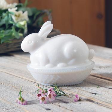 Vintage milk glass bunny on nest / vintage small Imperial Glass white milk glass rabbit on nest / bunny covered dish / candy dish 