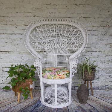 SHIPPING NOT FREE!!! Vintage Ornate Emmanuelle Peacock Chair/ White Peacock Chair/ Fan Back Chair/ Wedding Chair 