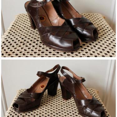 1940s Shoes // Red Cross Dark Cocoa Leather Heels // vintage 40s peep toe heels // 8M 