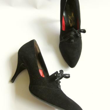 1950s Shoes / 50s High Heels Shoes / Black Lace Up Pumps / Pointy Toe Stiletto Heel by Factor's Chicago / 6.5 or 7 