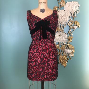 vintage cocktail dress, mini dress, fishtail, red and black, lace overlay, size small, hourglass, restructured, sleeveless sheath, formal 