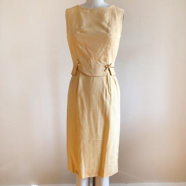 Sleeveless Pale Yellow Dress with Bow Details - 1960s 