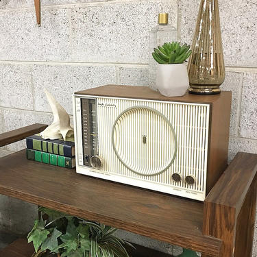 LOCAL PICKUP ONLY ----------- Vintage Zenith Radio 