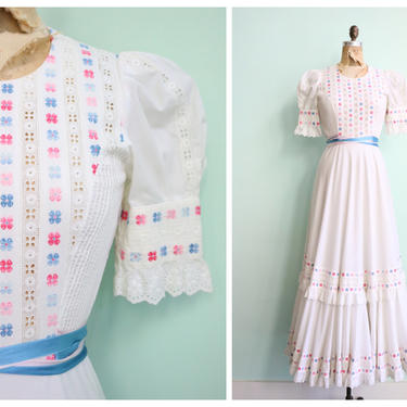Vintage 1970's Spanish Custom Made Cotton Wedding Dress | Size Small 