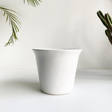 9&quot; Fluted White Ceramic Pot