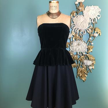 vintage bustier, strapless top, 1970s peplum top, size small, pin up style, 32 bust, black velvet bustier, fit and flare, sexy top, cocktail 