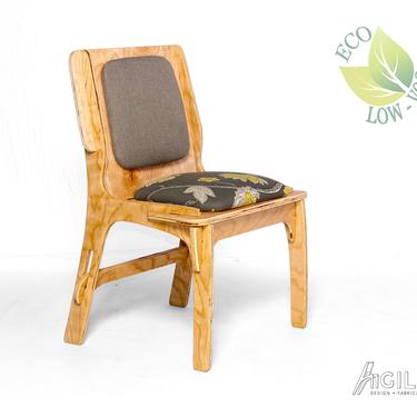 The BROADLEAF Chair, a sustainable and eco-friendly chair that's easily collapsible for easy storage or transportation 