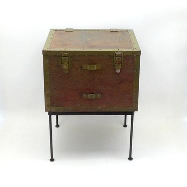 1940s WWII End Table Coffee Table Trunk Military Army Footlocker Entryway Shoe Cabinet Storage Case Rustic Man Cave Travel Foot Locker Bench 