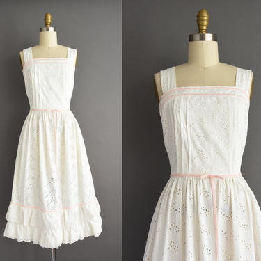 vintage 1950s | Gorgeous White Floral Eyelet cotton Summer Sun Dress | XS | 50s dress 