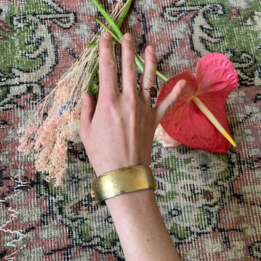 VTG GOLDEN BANGLE - thick - safety chain - opens and closes 