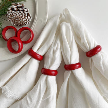 8 Red Wooden Napkin Rings, Christmas Table Setting Decor, Holiday Napkin Ring Holders 