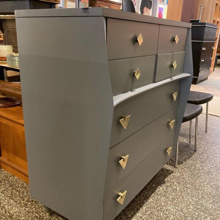 mid century chest of drawers. 40” x 22” x 45.5” 