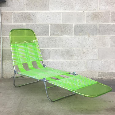 LOCAL PICKUP ONLY ———— Vintage Plastic Chaise Lounge 