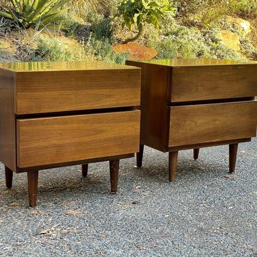 Mid-Century American of Martinsville End Tables Nightstands 