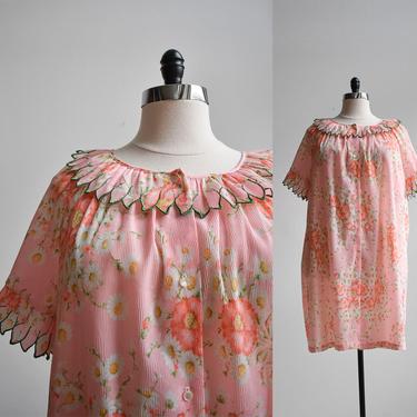 1960s Pink Floral Button Up Robe 