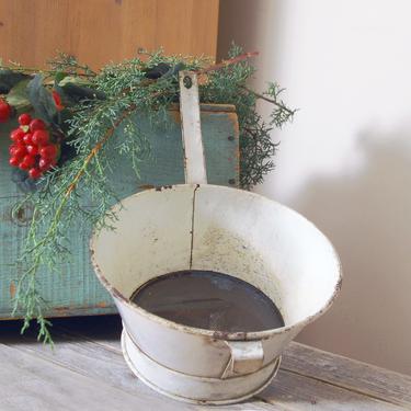Antique white strainer / vintage handled colander / tin metal strainer / rustic farmhouse kitchen sieve / rustic white farmhouse decor 