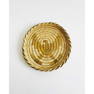 Vintage Native American Tohono O'odham Woven Oval Eagle Coil Basket Tray 