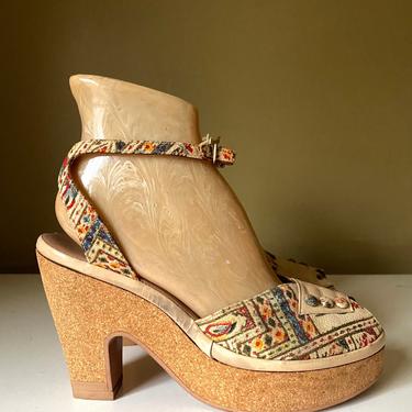 RARE 1940s sz 7 platform cork sandals  / vintage 40s print fabric leather platforms shoes high heels pin up 37 