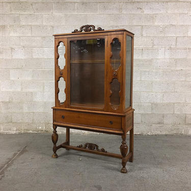 LOCAL PICKUP ONLY ------------ Antique Thomlinson mfg Cabinet 