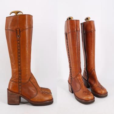 70s caramel leather stack heel campus boots sz 7.5 / vintage 1970s knee high brown zip hippy boots 