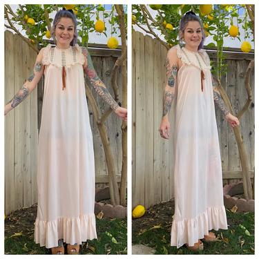 Vintage 1970’s Peach Nylon Robe with Floral Ribbon 
