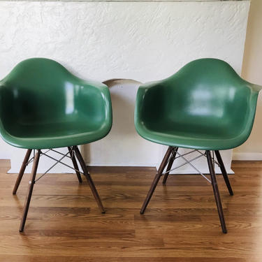 MID CENTURY MODERN Reproduction Pair of Eames/Herman Miller Shell Chairs #LosAngeles 