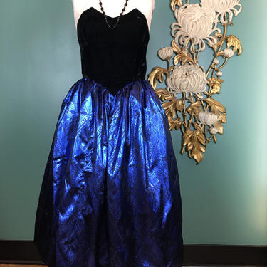 1980s prom dress, vintage 80s dress, blue lame' dress, size small, 80s gunne sax style, strapless dress, pointed bust, velvet holiday dress 